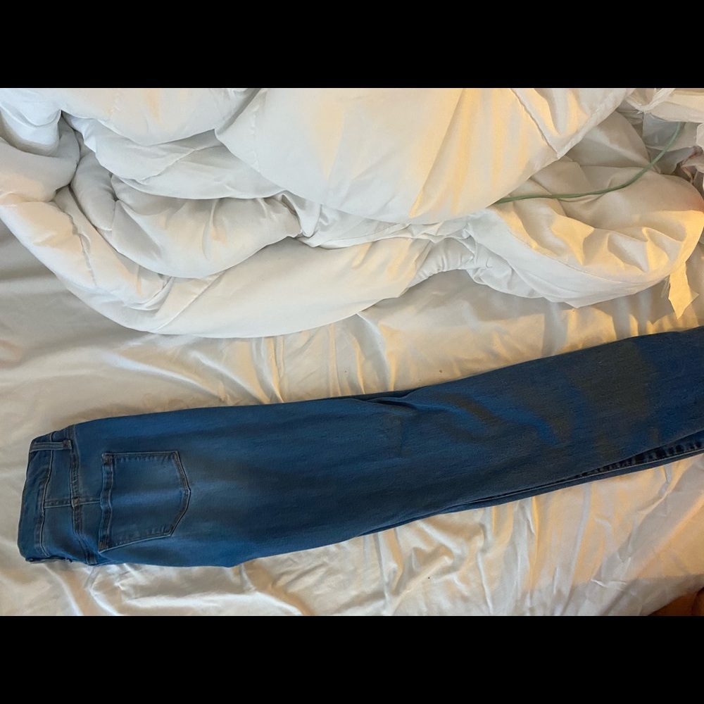 Fashion nova jeans.